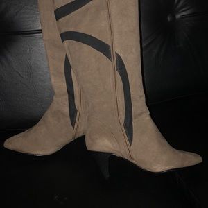 ***NEW*** Wide Calf Knee Boots in 9.5—-Cute!